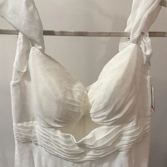 Elegant White Dress - Picture 3 of 8